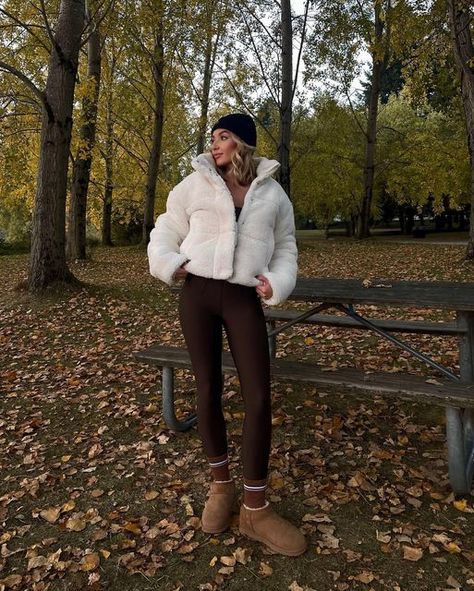 Morning Movement, What To Wear On Thanksgiving, Puffer Jacket Outfit, Snow Angel, Snow Angels, Holiday Looks, Alo Yoga, Jacket Outfits, Puffer Jacket