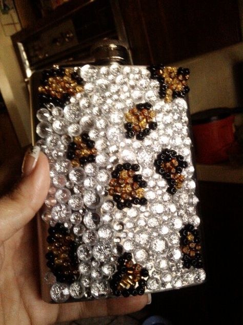 bejeweled flask Bedazzled Flask, Decorated Flask, Flask Ideas Diy, Bling Flask, Flask Garter, Flask Diy, Custom Lighters, Bling Things, Glitter Wine Glasses