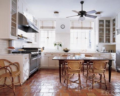 All About: Terracotta Kitchen Floor Tiles — Kitchen Flooring Spotlight Terracotta Kitchen Floor, Terracotta Kitchen, Spanish Style Kitchen, Terracotta Floors, Casa Country, Decor Ikea, Kitchen Floor Tile, Tile Flooring, Kitchen Floor