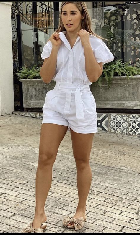 Mini Romper, Ruffled Sleeve Top, Short Jumpsuit, Stylish Women, Casual Looks, White Shorts, Jumper, Rompers, Jumpsuit