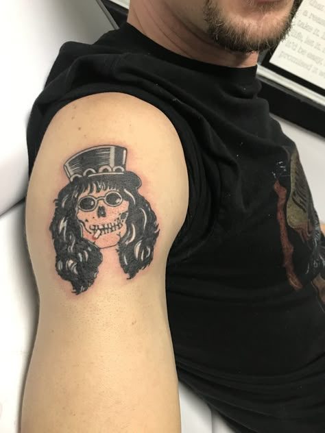 Slash tattoo!! Rock on dude 🤟🏻 Slash Tattoo Design, Classic Rock Tattoo Ideas, 80s Rock Tattoo, Slash Tattoo Ideas, Rock Bands Tattoo, Rock N Roll Tattoo Ideas, Rockstar Tattoo Ideas, Rock Tattoo Designs, Gnr Tattoo