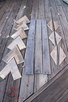 Pallet Snowflake, Barnwood Crafts, Snowflake Tutorial, Board Crafts, Pallets Diy, Wood Snowflake, Minwax Stain, Barn Wood Crafts, Super Saturday