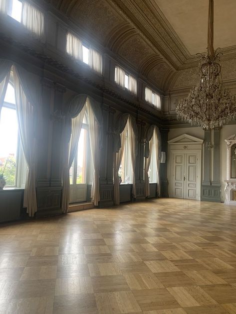 Ballrooms In Houses, 1800 Ballroom, Ball Room Fantasy Art, Ball Room Aesthetic Dancing, Ballroom In House, Old Money Ballroom, Ballroom Bloxburg, Vintage Castle Interior, Victorian Ball Room