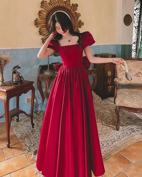 Wine red mid length and full length dress 😍 Available at wholesale prices 💕 #WomenWear #trendingfashions #winereddress #MidLengthDress #wholemart99 Christmas Dress Outfit, French Princess, Wine Red Dress, Red Christmas Dress, Bf Picture, Satin Dress Long, Full Length Dress, Red Long Sleeve, On The Run