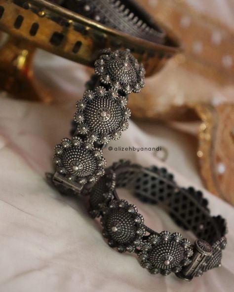 Ocsodize Jewellery, Bangles For Saree, Bangle Aesthetic, Black Metal Bangles, Oxidised Bangles, Navratri Jewellery, Single Bangle, Black Metal Jewelry, White Jewellery