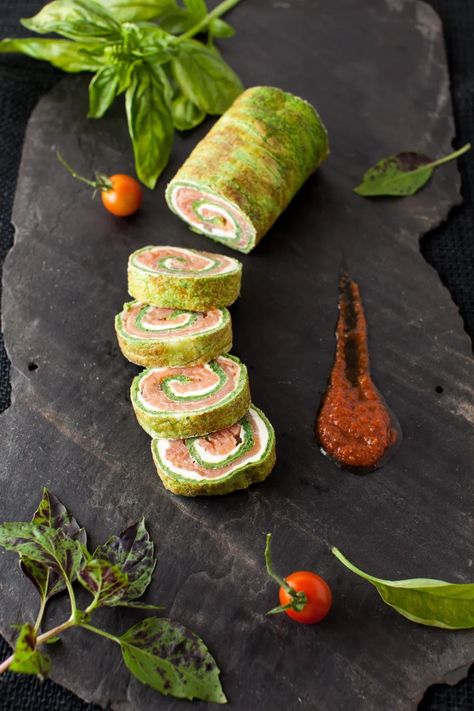 From Garden to Table – Spinach and Basil Smoked Salmon Roll – Cooking Melangery Salmon Roulade, Sushi Seaweed, Smoked Salmon Sandwich, Roulade Recipe, Garden To Table, Salmon Roll, Salmon Spinach, Food Garnishes, Gifts For Cooks