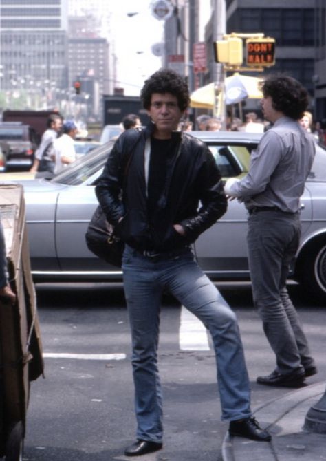 The Velvet Underground & Nico, Older Mens Hairstyles, Rock Singer, Nyc Artist, Lou Reed, City New York, Classic Rock, Playing Guitar, May 1