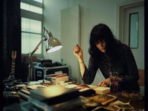 Alison Mosshart, Environmental Portraits, Study Inspiration, Novel Writing, 가을 패션, Photography Inspo, Study Motivation, Film Photography, Photography Inspiration