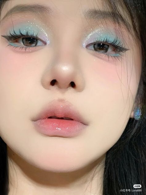 Cinnamoroll Makeup, Glitter Eyeshadow Looks, Halloween Rave, Cute Eye Makeup, Doll Eye Makeup, Swag Makeup, Ethereal Makeup, Eye Makeup Designs, Creative Eye Makeup