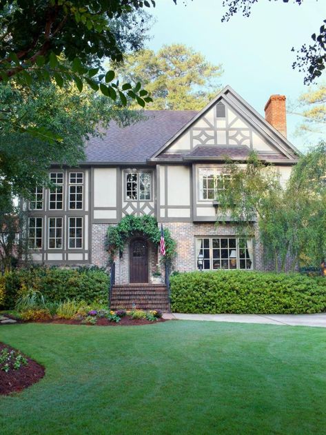 The Perfect Gray Paint by Sherwin Williams | Elizabeth Bixler Tudor Style Homes Exterior Color Schemes, Tudor House Exterior, Best Exterior Paint, House Paint Color Combination, House Trim, Tudor Style Homes, Pintura Exterior, American House, Exterior Paint Colors For House