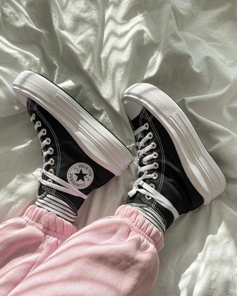 ᴏᴜᴛғɪᴛs ʙʏ ᴄʜʟᴏᴇ on Instagram: “Fresh for spring🖤🌸🦋💞 @converse Chuck Taylor Move” Converse Move High Top, Converse Chuck Taylor Aesthetic, Spring Converse, Dark Red Converse, Converse All Star Move, Converse Move, Chuck Taylor All Star Move, Guitar Aesthetic, Red Converse