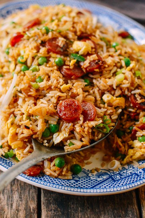 Chinese Sausage Fried Rice (Lop Cheung Chow Fan), by thewoksoflife.com Sausage Fried Rice, Recipe Fried Rice, Pasta Salad With Spinach, Chicken Spinach Pasta, Wallpaper Food, Chinese Sausage, Arroz Frito, Chinese Dishes, Asian Dishes