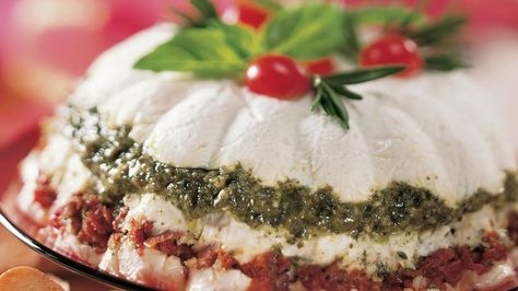 Make-ahead recipe! A buffet table becomes beautiful with lovely layers of cream cheese, pesto and sun-dried tomatoes. Cream Cheese Appetizer, Sundried Tomato Pesto, Pesto Dip, Torte Recipe, Sundried Tomato, Tomato Pesto, Turnips, Chowder Recipes, Yummy Dips