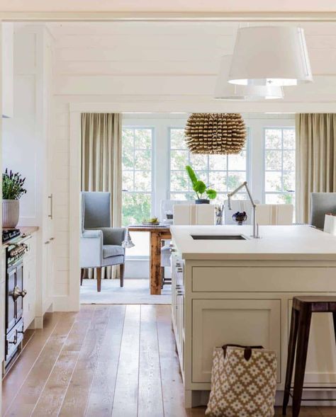 Saltbox home features nautical-inspired elements in Cape Cod Cape Cod House Interior, Master Bath Layout, Cape Cod Kitchen, Boston Interior Design, Hamptons Beach House, Salt Marsh, Cape Cod House, New England Homes, Home Luxury