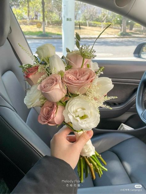 Mini Bouquet Bride, Simple Prom Bouquet Ideas, Mini Bouquet Hoco, Peach Pink White Wedding Flowers, Pink Prom Bouquet Ideas, Simple Prom Bouquet, Mini Wedding Bouquet, Small Prom Bouquet, Pink Prom Bouquet