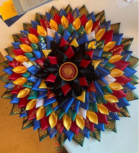 Horse Ribbon Wreath, Horse Ribbon Display Ideas Diy, Fair Ribbon Display Ideas, Dog Show Ribbon Display Ideas, Rosette Display Ideas, Horse Ribbon Display Ideas, Ribbon Display Ideas, Horse Ribbons Display Ideas, Ribbon Origami