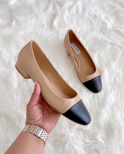 Fall Flats For Women, Cap Toe Flats Outfit, Steve Madden Ballet Flats, Buy 2022, Business Casual Flats, Shoes Neutral, Feminine Aesthetic Outfits, Chic Shoes Flat, Classy Flats