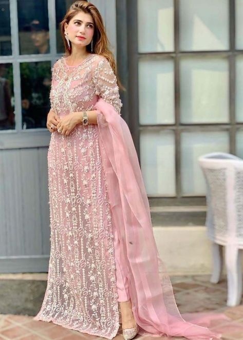 Pink Pakistani Dress, Peach Suit, Fabric Chicken, Chicken Kari, Asian Clothes, Indian Suit, Desi Wedding Dresses, Heavy Dresses, Hania Amir