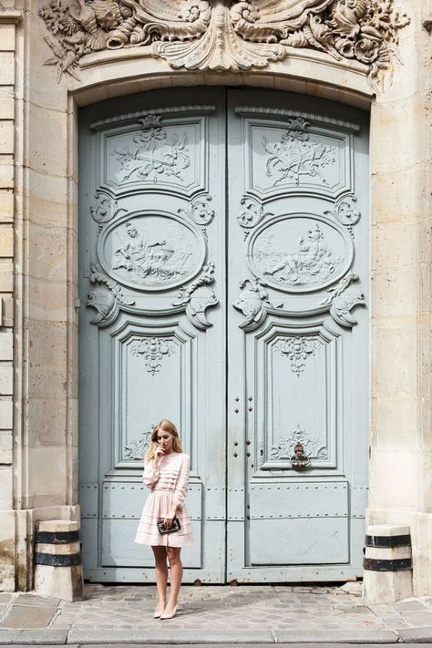 Paris, France 2017 www.parisinfourmonths.com Parisian Doors, French Doors Exterior, Door Entrance, Home Door, Door Decorations Classroom, Front Door Colors, Glass Front Door, Door Makeover, Home Doors