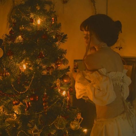 Christmas Fairy Aesthetic, Xmas Tree Photoshoot, Xmas Pfp Aesthetic, Wlw Christmas Aesthetic, Christmas Playlist Cover Aesthetic, Little Women Christmas Aesthetic, Yule Outfit, Winter Fairy Aesthetic, Cottagecore Christmas Aesthetic