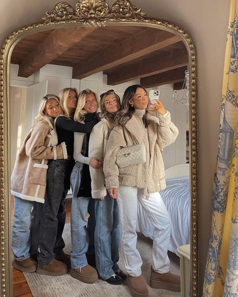 @laurenwolfe on instagram Cute Mountain Outfits, Cabin Weekend Outfit, Winter Cabin Outfit, Winter Getaway Outfits, Mountain Outfit Winter, Cabin Trip Outfit, Lauren Wolfe, Weekend Trip Outfits, Bffs Pics