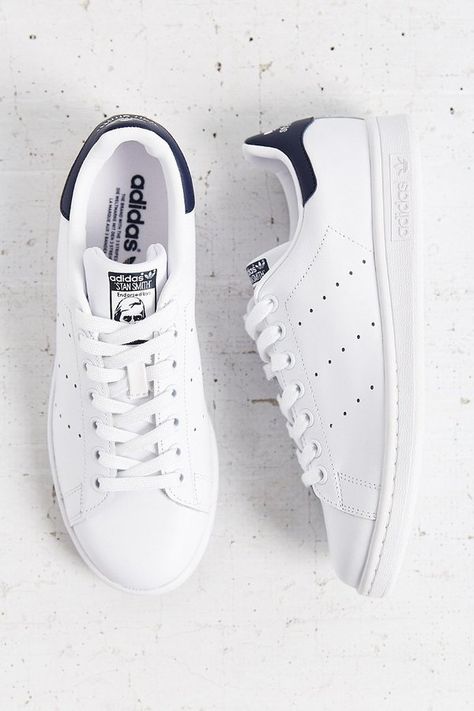 https://goo.gl/DBkQJl Sneaker #ootd #outfitoftheday #lookoftheday #fashiongram #currentlywearing #lookbook #whatiwore #coachella #wiwt Sneakers Adidas Superstar, Nike Sneakers Outfit, Outfit Nike, Sneaker Outfits, Adidas Sneakers Women, Adidas Shoes Women, Sport Shoes Women, Sneakers Adidas, Sam Smith