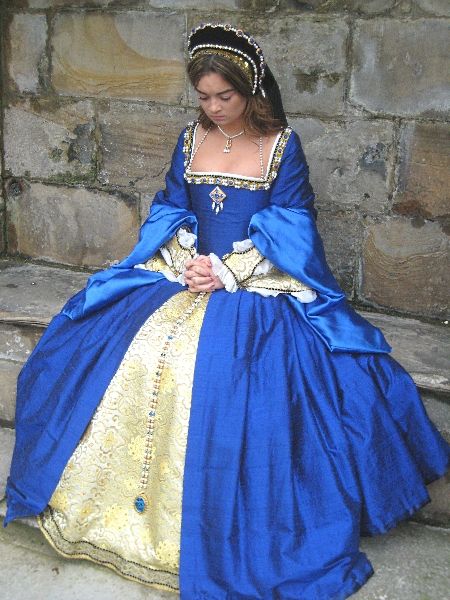 1200s Fashion, Tudor Gown, Elizabethan Fashion, Tudor Period, Tudor Dress, Tudor Fashion, Royalty Dress, Tudor Costumes, Queen Dresses