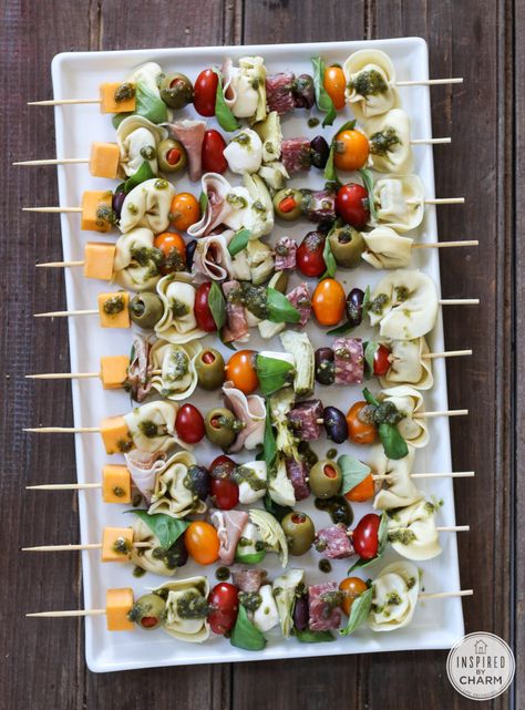 Antipasto Kabobs, Antipasto Skewers, Superbowl Snacks, Snacks Für Party, Kebabs, Food Platters, Tex Mex, Tortellini, Party Snacks