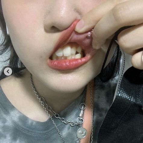 @bodyartism on instagram showing the inside of the “upper lip reverse vertical labret” similar to the angel bite piercing but the exit point is intraoral Reverse Labret Piercing, Reversed Angel Bites Piercing, Reverse Angel Fangs, Inverted Angel Fangs, Vertical Angel Bites, Reverse Angel Bites, Angel Bites Piercing, Angel Bites, Upper Lip Piercing