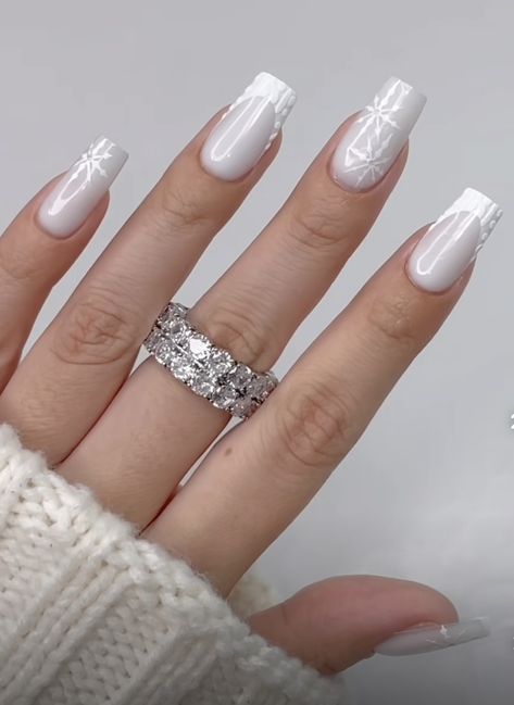 Winter White Gel Nails, White Xmas Nails, Winter White Nails, White Winter Nails, Ombre Gel Nails, Nail Art Noel, Nail 2023, Snow Nails, White Gel Nails