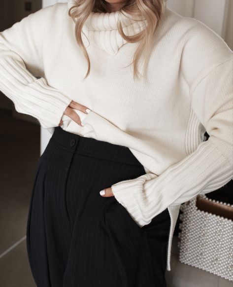 Luxury Chic White Turtleneck, Luxury White Chic Turtleneck, Chic White Knit Turtleneck, White Ribbed Knit Turtleneck, Luxury Oversized Chunky Knit Turtleneck, Cream Jumper, Cosy Jumper, Roll Neck, Fashion 2020