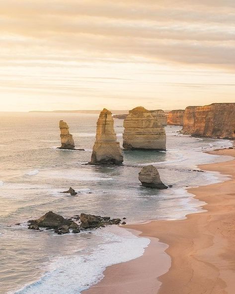 Van Life Travel, The Twelve Apostles, Trip To Australia, Camping Van, Whale Sharks, Australia Travel Guide, Twelve Apostles, Couple Travel, Mountain Travel