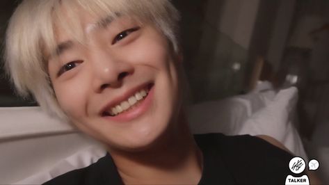 Jeongin Dimples, Straykids In, Yang Jeongin, Kids Videos, Baby Face, Hair, Quick Saves