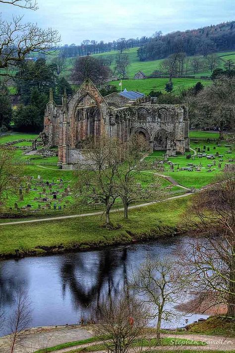 Bolton Abbey, Abandoned Churches, Art Ancien, England And Scotland, England Uk, English Countryside, Light Shade, England Travel, Yorkshire England