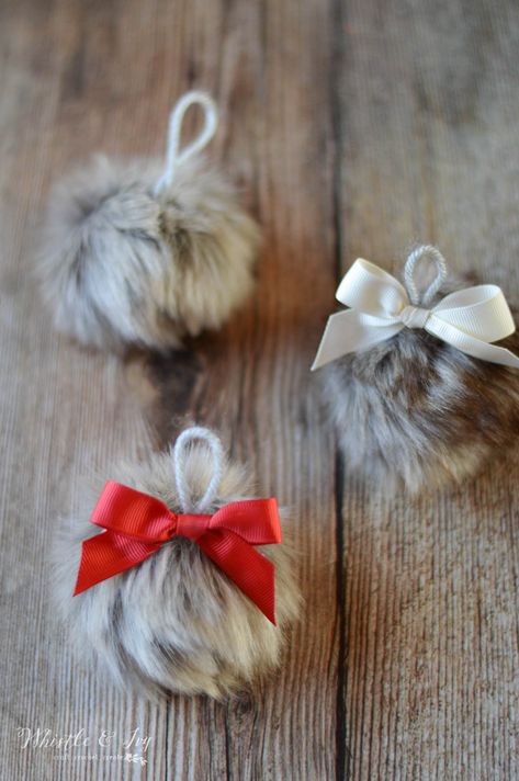 Fur Projects Ideas, Fur Craft Ideas, Rabbit Pelt Projects, Rabbit Fur Projects, Pompon Animals, Fake Fur Crafts, Fur Christmas Decor, Fur Ornaments, Sewing Fur