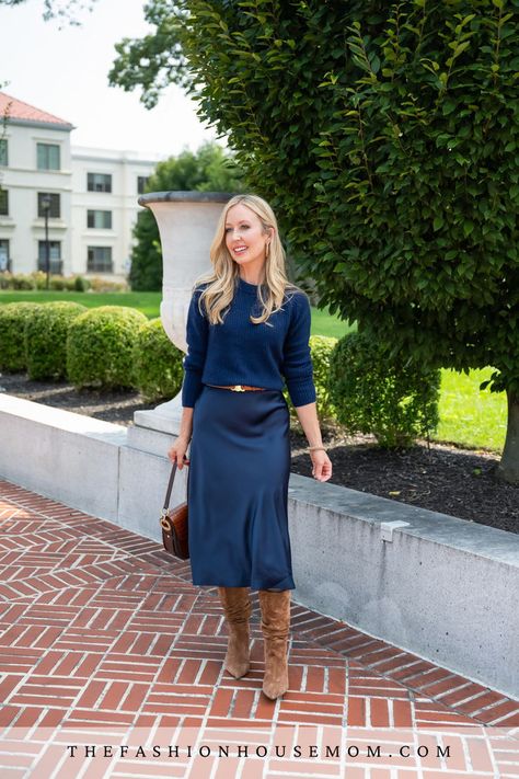 woman wearing navy blue skirt and matching sweater with brown accessories Smart Casual Midsize, Navy Blue Fall Outfits, Blue Fall Outfits, Brown Suede Boots Outfit, Casual Midsize Outfits, Navy Skirt Outfit, Blue Skirt Outfit, Classic Fall Outfits, Suede Skirt Outfit