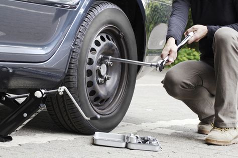 changed a flat tyre Auto Camping, Tire Change, Buy Used Cars, Car Buying Tips, Truck Repair, Bunker Hill, Wheel Lock, Car Hacks, Roadside Assistance