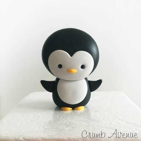 Cute Penguin Cake Topper Tutorial - CakesDecor Modeling Chocolate Figures, Penguin Cake Toppers, Penguin Cake, Penguin Cakes, Penguin Birthday, Christmas Cake Designs, Fondant Animals, Cake Topper Tutorial, Christmas Topper