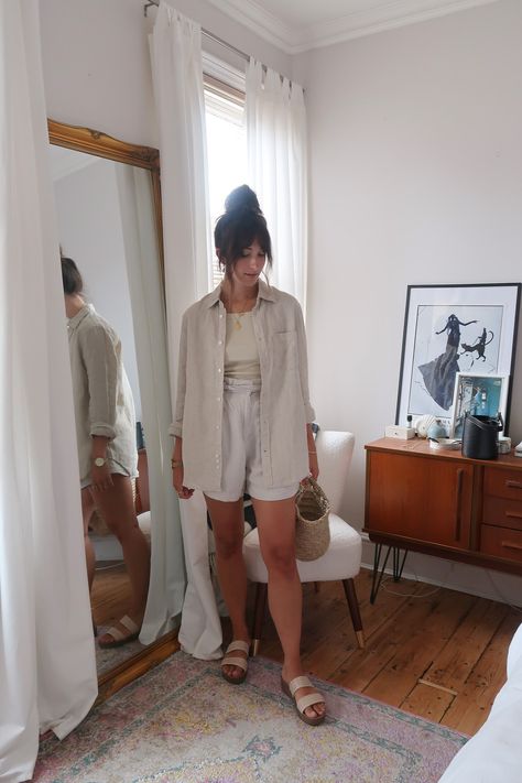 Linen Shirt Outfit, Oversized Linen Shirt, May I, Mom Outfits, Look Plus, Linen Clothes, Looks Vintage, Mom Style, Spring Summer Outfits