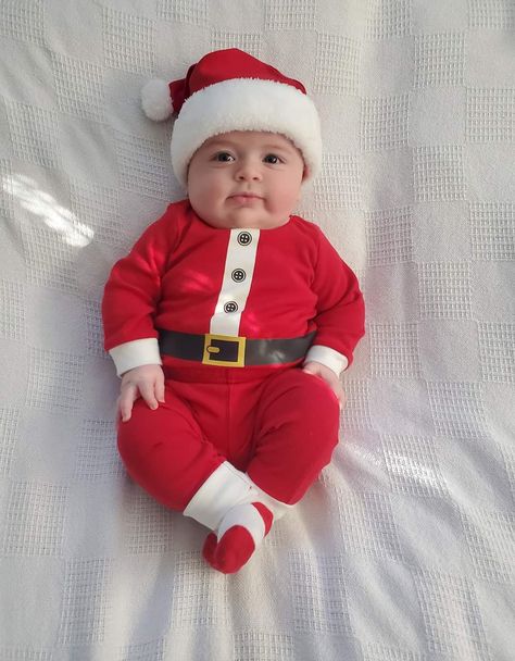 Baby Santa Pictures, Baby Birthday Month, Baby Santa, Baby Milestones Pictures, Luxury Baby Gifts, Baby Christmas Photos, Monthly Baby Pictures, Baby Boy Christmas, Baby Photoshoot Boy