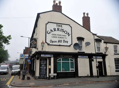 'Peaky Blinders' pub The Garrison sold for £183k at auction - Birmingham Live Peaky Blinders Set, Garrison Pub, Northfield Birmingham, Shelby Family, Birmingham Pubs, Vintage Culture, Irish Bar, Bbc Tv Series, The Garrison