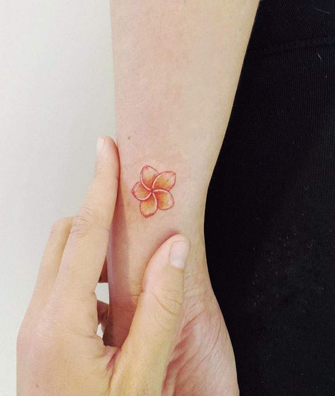 Top 70+ Best Plumeria Tattoo Ideas - [2022 Inspiration Guide] - Next Luxury Thai Flower Tattoo, Plumeria Flower Tattoos, Frangipani Tattoo, Hawaiian Flower Tattoos, Plumeria Tattoo, Pretty Flower Tattoos, Hawaii Tattoos, Pineapple Tattoo, Pink Plumeria