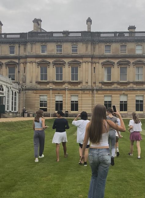 boarding school New England Boarding School Aesthetic, London Boarding School Aesthetic, Boarding School Friends Aesthetic, British Boarding School Aesthetic, Rich Boarding School Aesthetic, Swiss Boarding School Aesthetic, Boarding School Dorm Aesthetic, Binding 13 Chloe Walsh, England Boarding School