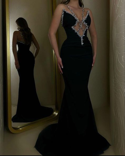 Dresses Fancy Gowns, Black Cocktail Dress Classy, Black And Gold Prom Dress, Hollywood Glam Dress, Second Dress, Classy Prom Dresses, Stunning Prom Dresses, Black Mermaid, Glamour Dress