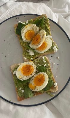 Nutritious Breakfast Aesthetic, Avacacado Toast Aesthetic, Avo And Egg Toast, Healthy Toast Aesthetic, Avocado Egg Toast Aesthetic, Breakfast Eggs Aesthetic, Protein Astetic, Breakfast Egg Aesthetic, Homemade Breakfast Aesthetic