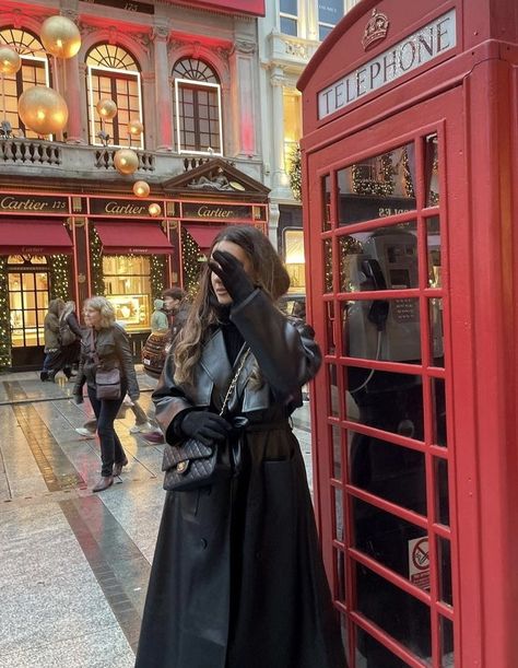 London Lifestyle Aesthetic, London Fashion Aesthetic, London Girl Aesthetic, London Aesthetic Outfits, London Summer Outfit, What To Wear In London, London Winter Outfits, Girl In London, Dream Manifestation