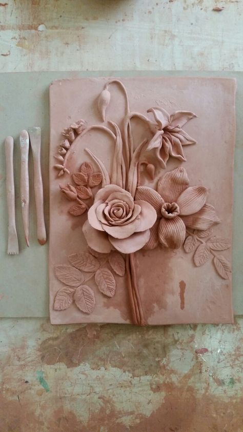 Flower Relief, Ceramic Relief, Plaster Crafts, Wedding Planners, Clay Wall Art, Flower Sculptures, Clay Crafts Air Dry, Sculpture Painting, Ceramics Pottery Art