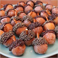 Acorn donut hole snack | Sheknows.com Woodland Baby Shower Food, Enchanted Forest Baby Shower, Woodland Creatures Baby Shower, Forest Baby Showers, Adventure Baby Shower, Baby Shower Woodland Theme, Donut Holes, Shower Food, Animal Baby Shower