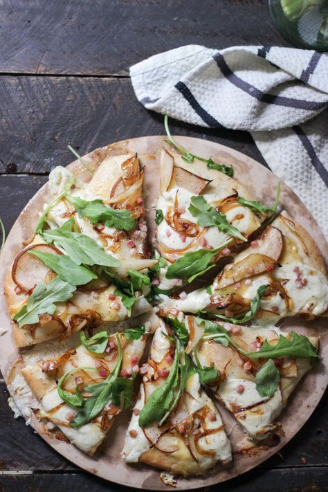 Pear, Pancetta, Caramelized Onions, and Arugula Pizza — Madeline Hall Pancetta Pizza, Pear Prosciutto, Pear Pizza, Homemade Pizza Dough Easy, Arugula Pizza, Onion Pizza, Prosciutto Pizza, Gourmet Pizza, Pizza Recipes Homemade