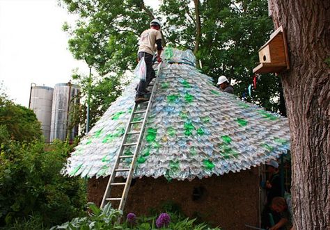 Volunteers Recycle 7000 Plastic Bottles into a Colorful Shingled Roof | Inhabitat - Sustainable Design Innovation, Eco Architecture, Green Building Plastik Recycling, Reuse Plastic Bottles, Plastic Bottle Crafts, Upcycle Recycle, Soda Bottles, Community Gardening, Reuse Recycle, Recycled Bottles, Pet Bottle